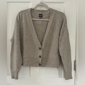 🌟GAP Soft Oatmeal VNeck ButtonUp Cardigan Size Large